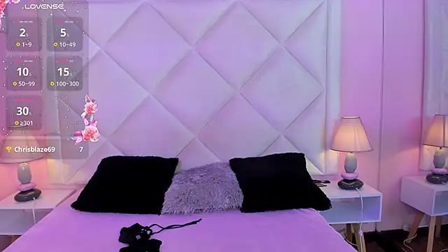 Miaa Smithh   online show from March 10, 11:36 am