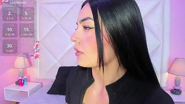 Miaa Smithh   online show from April 7, 9:05 pm