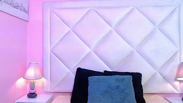 Miaa Smithh   online show from November 7, 1:37 pm