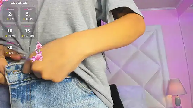 Miaa Smithh   online show from February 19, 11:07 am