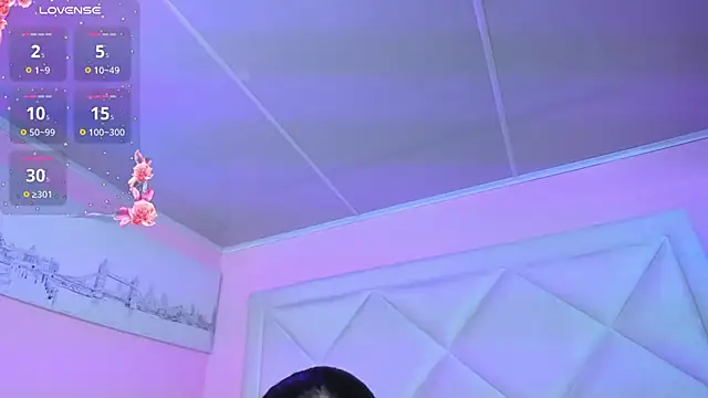 Miaa Smithh   online show from February 16, 11:20 am