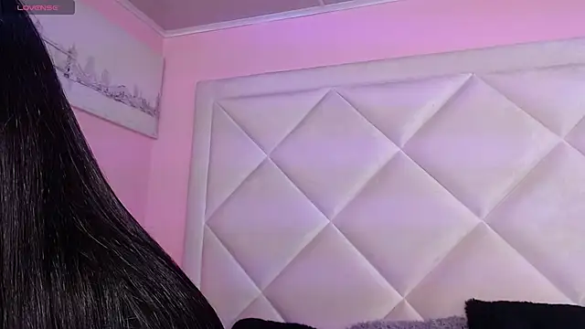 Miaa Smithh   online show from March 13, 11:37 am