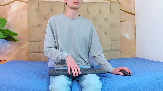 Luke Carter online show from April 7, 5:04 pm