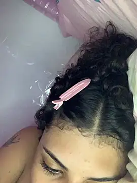 luluzinhax online show from February 20, 5:26 am