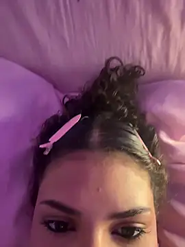 luluzinhax online show from March 22, 5:10 am