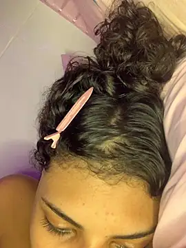 luluzinhax online show from February 21, 3:30 am