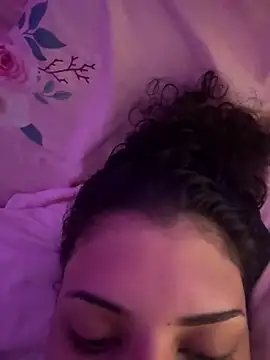 luluzinhax online show from March 25, 5:40 am