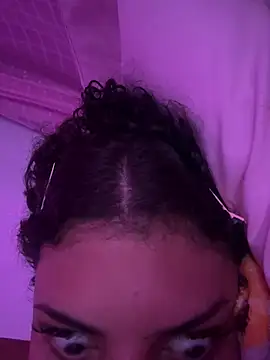 luluzinhax online show from April 10, 7:59 am