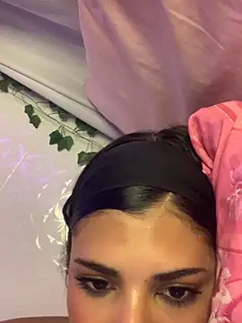 luluzinhax online show from October 18, 6:10 pm