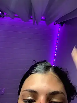 luluzinhax online show from December 19, 1:31 am