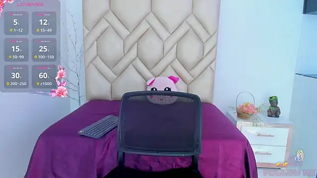 Snapshot of sexy_thin_anastasia chatting on September 13, 6:52 pm sexy thin anastasia online show from September 13, 6:52 pm
