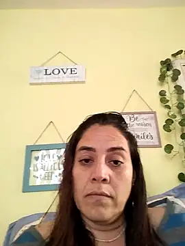 denissebombon online show from February 8, 8:50 pm