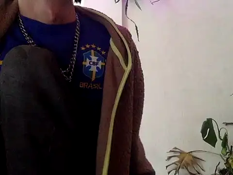 chrisalmeid  online show from November 4, 10:08 am