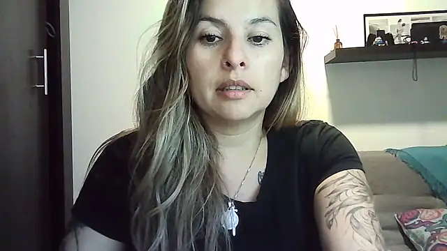 Snapshot of Valery__Rouse_ chatting on June 19, 4:07 am Valery Rouse online show from June 19, 4:07 am