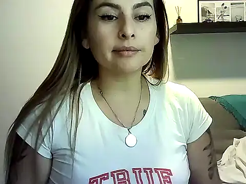 Snapshot of Valery__Rouse_ chatting on June 22, 8:50 pm Valery Rouse online show from June 22, 8:50 pm