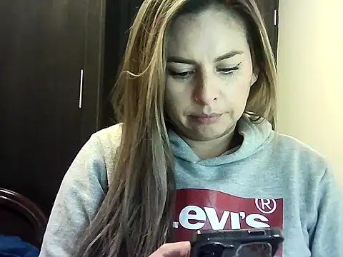 Valery  Rouse  online show from January 17, 3:32 am