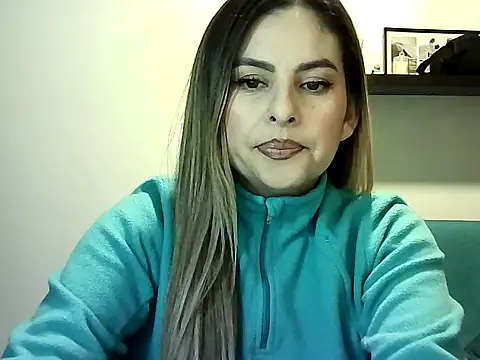 Snapshot of Valery__Rouse_ chatting on July 18, 1:03 am Valery Rouse online show from July 18, 1:03 am