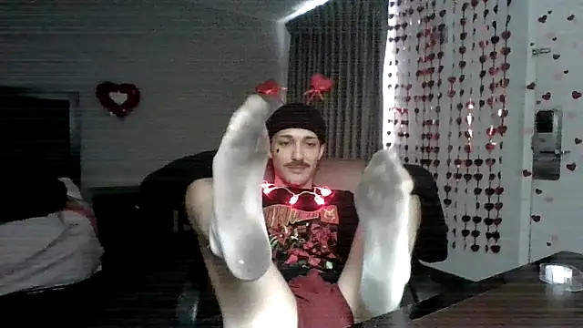 Snapshot of Jbenz420 chatting on February 14, 8:53 pm Jbenz420 online show from February 14, 8:53 pm