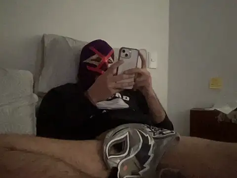 Snapshot of Superwow54 chatting on November 3, 8:34 pm Superwow54 online show from November 3, 8:34 pm