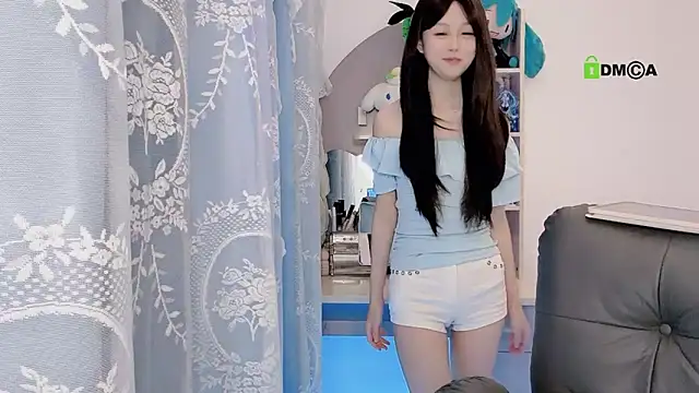 Snapshot of gummy-candy chatting on September 18, 7:11 am gummy-candy online show from September 18, 7:11 am