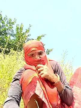 Snapshot of Hot-honi chatting on October 11, 8:04 am Hot-honi online show from October 11, 8:04 am