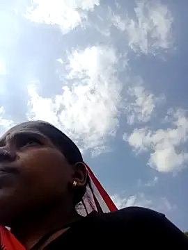 Snapshot of Hot-honi chatting on October 13, 9:00 am Hot-honi online show from October 13, 9:00 am