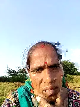 Snapshot of Hot-honi chatting on October 10, 11:33 am Hot-honi online show from October 10, 11:33 am