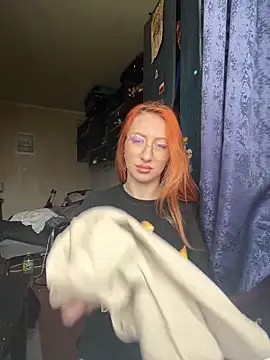 DaddysLittleSlutfox online show from April 14, 1:49 pm