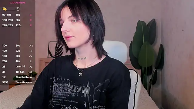 Lynn Martin online show from April 12, 12:47 am