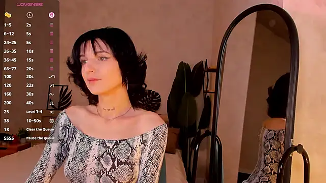 Lynn Martin online show from April 19, 12:44 am