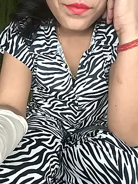 Hott Archana online show from December 17, 6:02 pm