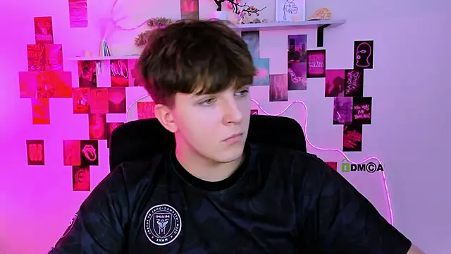 travis wolf  online show from March 25, 9:52 am