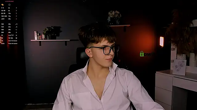 Snapshot of travis_wolf_ chatting on October 7, 7:26 pm travis wolf online show from October 7, 7:26 pm