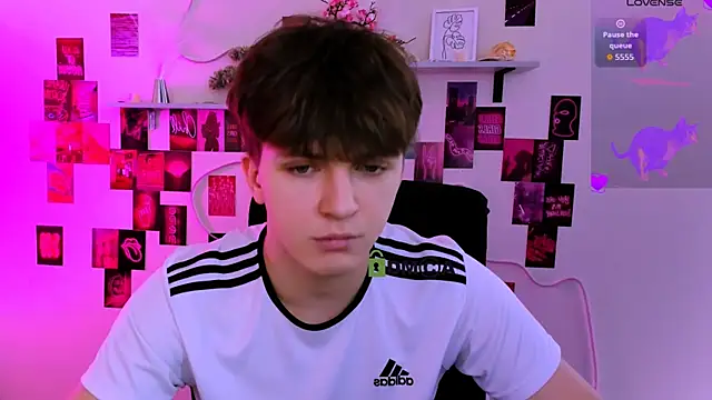 travis wolf  online show from March 26, 9:51 am