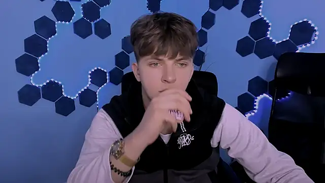 travis wolf  online show from April 17, 8:50 am