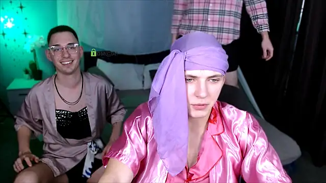 Snapshot of travis_wolf_ chatting on November 22, 8:51 pm travis wolf online show from November 22, 8:51 pm