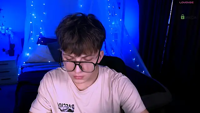 Snapshot of travis_wolf_ chatting on November 24, 7:58 pm travis wolf online show from November 24, 7:58 pm