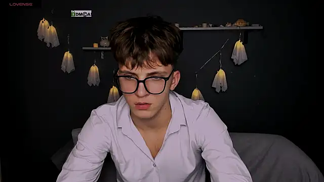 Snapshot of travis_wolf_ chatting on October 29, 8:30 pm travis wolf online show from October 29, 8:30 pm