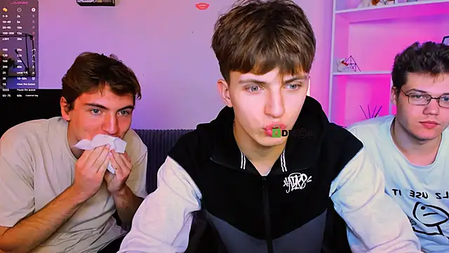 Snapshot of travis_wolf_ chatting on November 13, 8:24 pm travis wolf online show from November 13, 8:24 pm