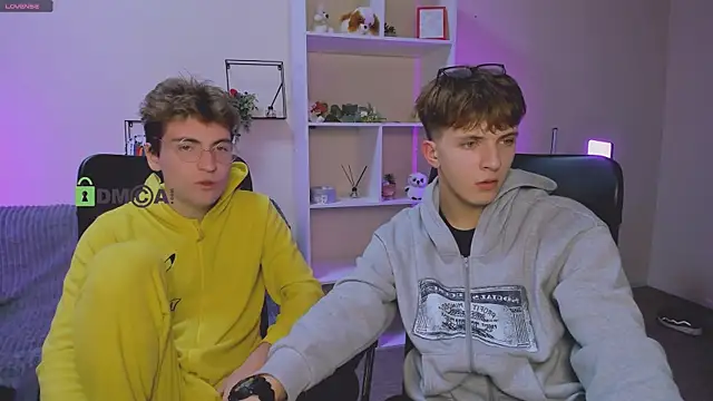 Snapshot of travis_wolf_ chatting on October 11, 7:04 pm travis wolf online show from October 11, 7:04 pm