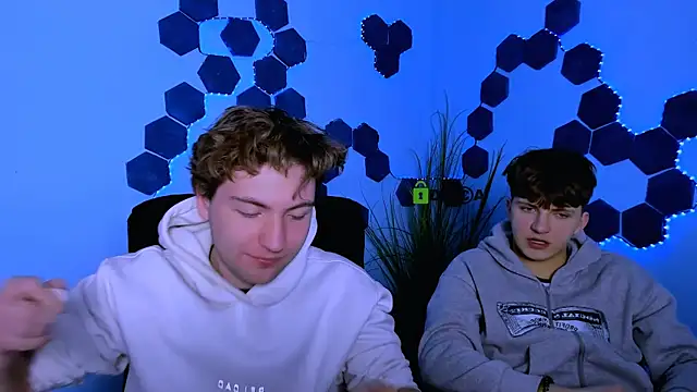 Snapshot of travis_wolf_ chatting on March 3, 9:27 am travis wolf online show from March 3, 9:27 am