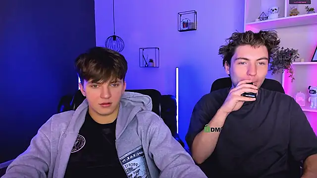 Snapshot of travis_wolf_ chatting on February 1, 9:40 am travis wolf online show from February 1, 9:40 am