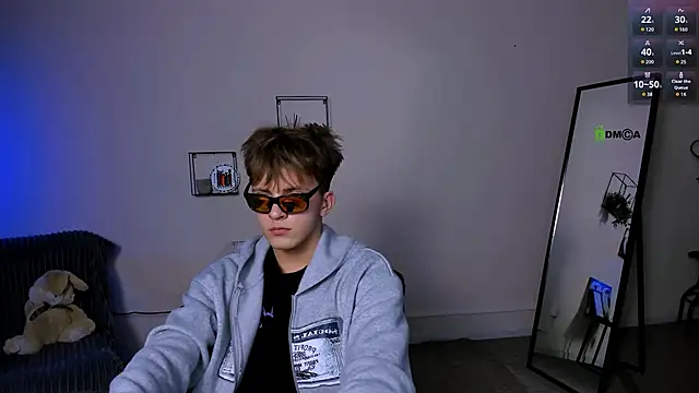 Snapshot of travis_wolf_ chatting on September 15, 7:25 pm travis wolf online show from September 15, 7:25 pm