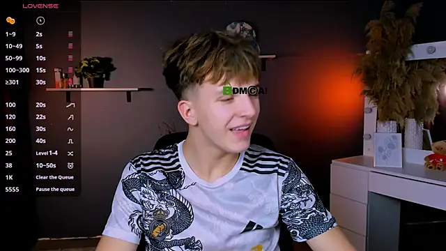 Snapshot of travis_wolf_ chatting on October 8, 7:14 pm travis wolf online show from October 8, 7:14 pm