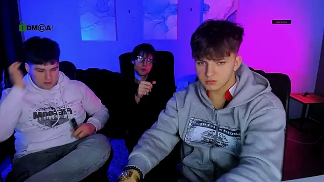 Snapshot of travis_wolf_ chatting on February 20, 9:33 am travis wolf online show from February 20, 9:33 am