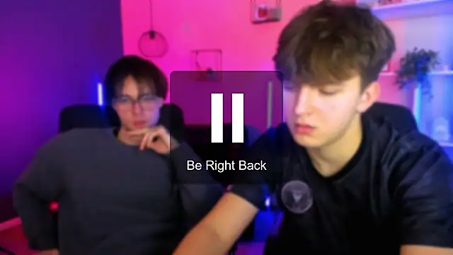 Snapshot of travis_wolf_ chatting on February 2, 9:41 am travis wolf online show from February 2, 9:41 am