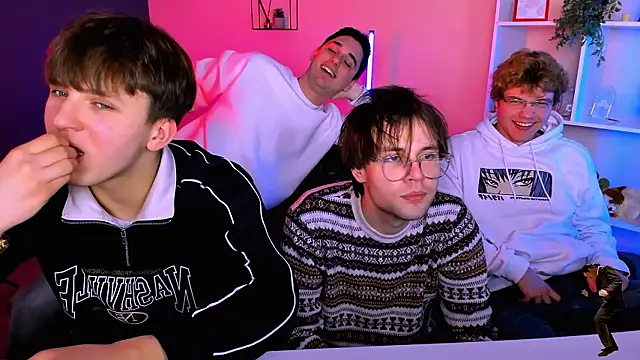 Snapshot of travis_wolf_ chatting on February 3, 10:09 am travis wolf online show from February 3, 10:09 am