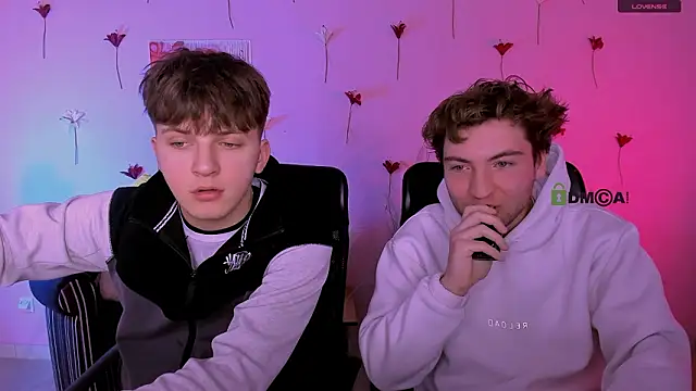 Snapshot of travis_wolf_ chatting on February 22, 9:55 am travis wolf online show from February 22, 9:55 am