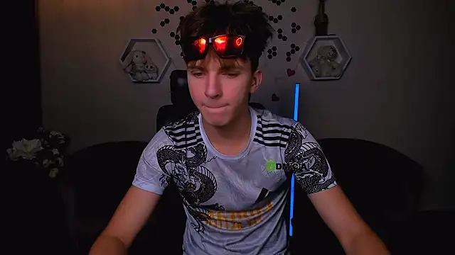 Snapshot of travis_wolf_ chatting on September 20, 8:52 am travis wolf online show from September 20, 8:52 am