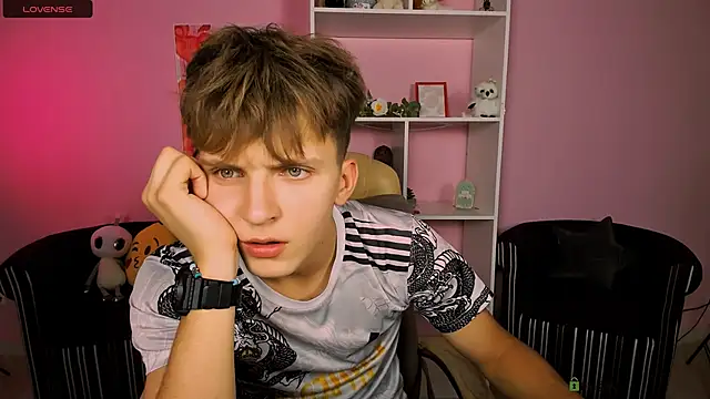 Snapshot of travis_wolf_ chatting on September 8, 7:13 pm travis wolf online show from September 8, 7:13 pm